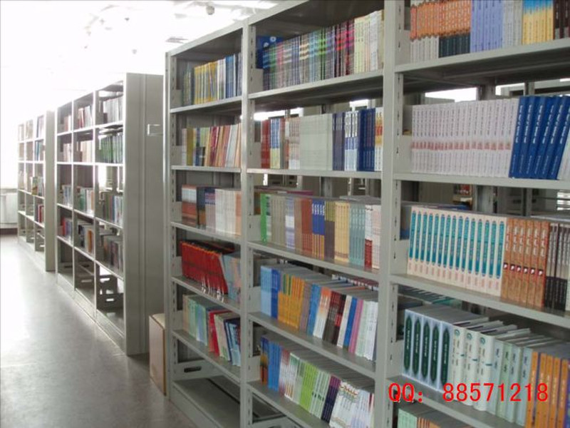 学校图书馆书架