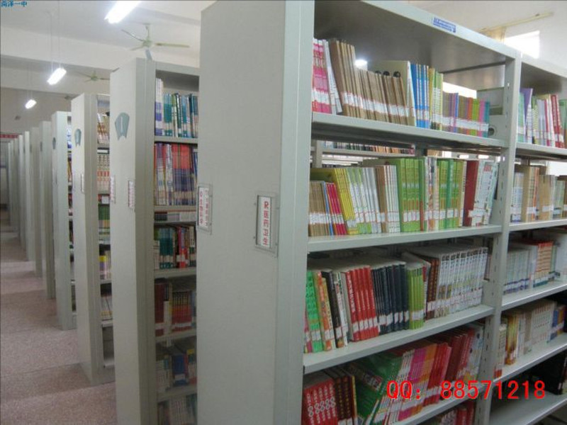 带小柜的图书架