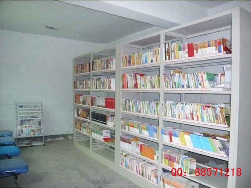 带小柜的图书架